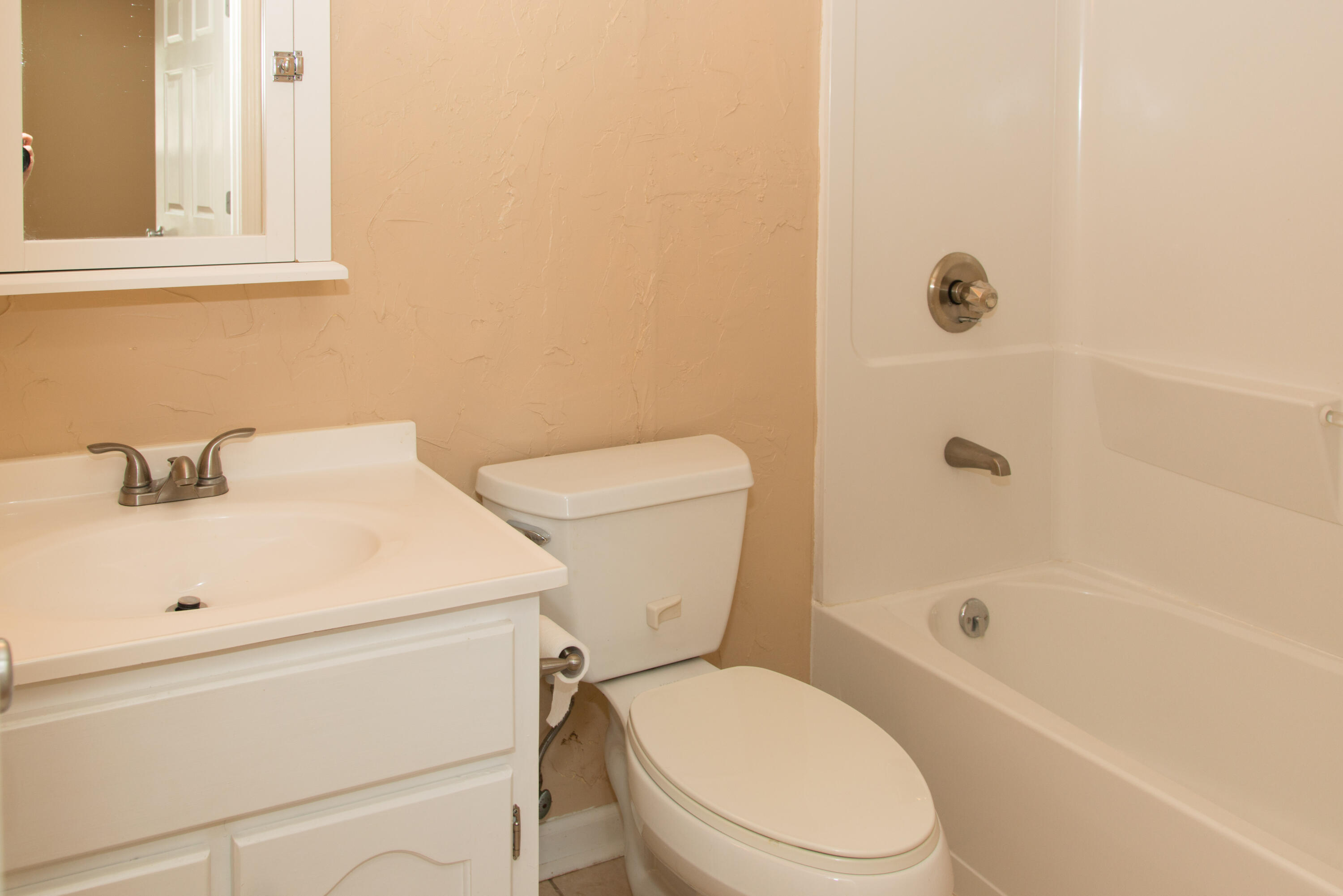 EAST BAY RIVER ESTATES 2ND ADDN - Residential Lease