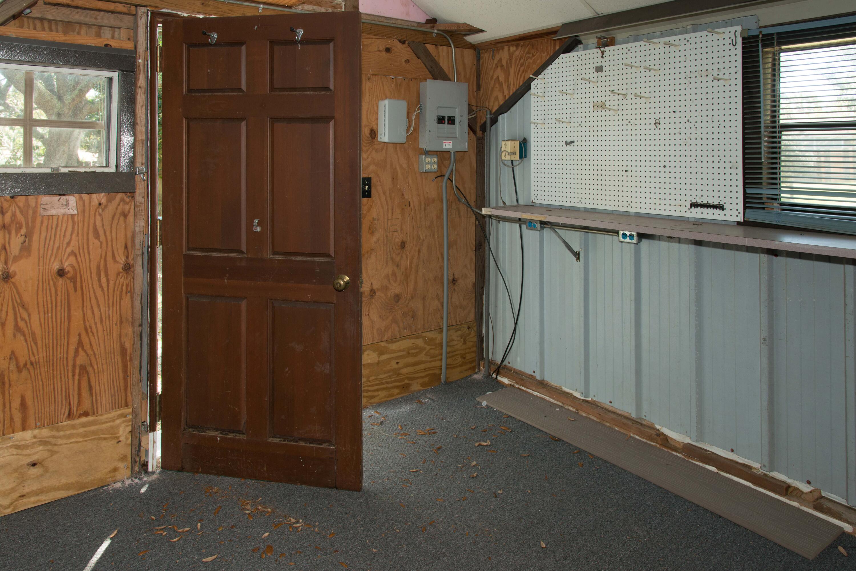 EAST BAY RIVER ESTATES 2ND ADDN - Residential Lease