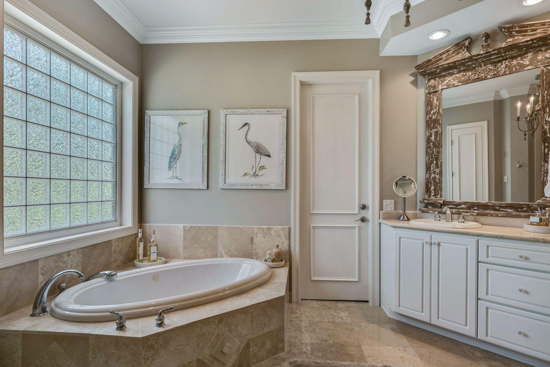 BURNT PINE - Residential