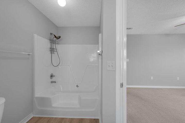 CREETWOOD PLACE - Residential Lease