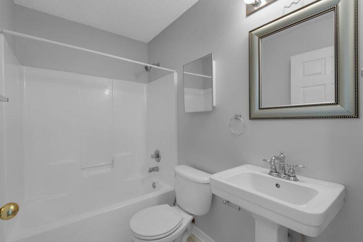 CREETWOOD PLACE - Residential Lease