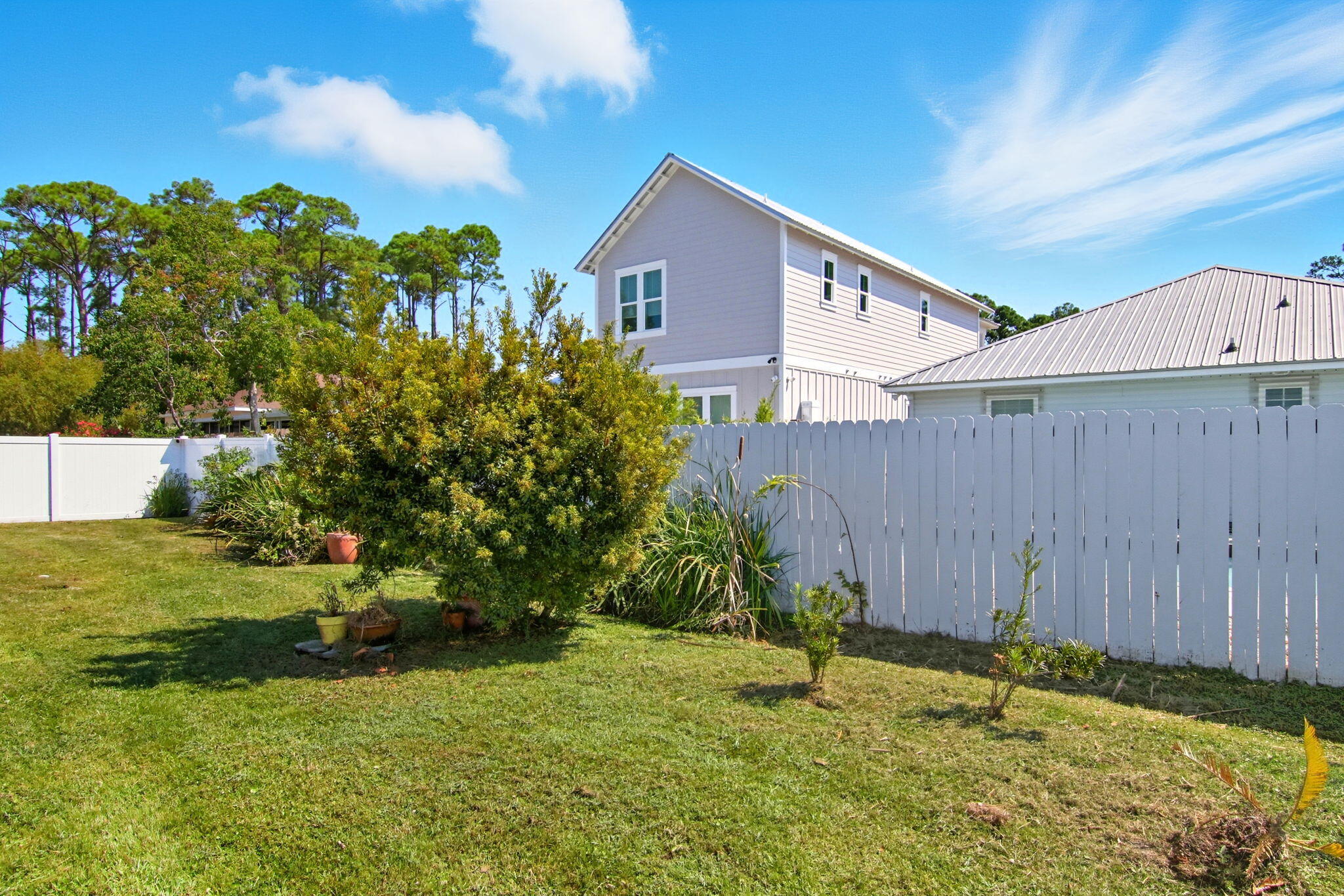JAMAICAN LAKE CONDOS - Residential