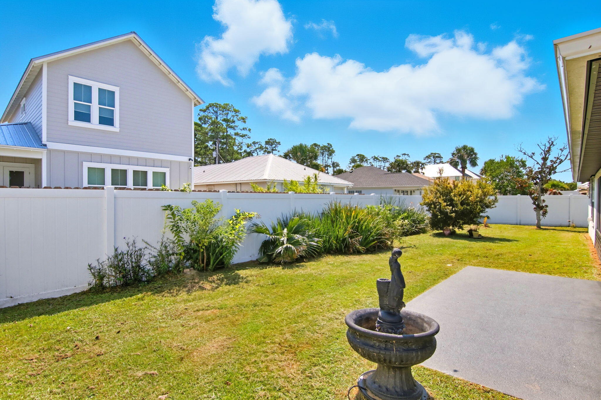 JAMAICAN LAKE CONDOS - Residential