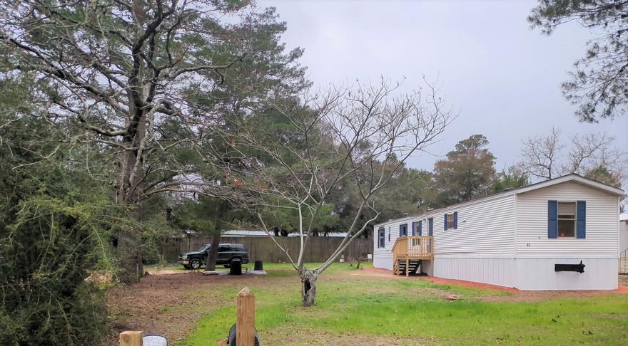 Recently Remodeled.  New Frig, dishwasher and stove and NEW Kitchen Cabinets.   Great location on paved road.  Conveniently located near Niceville, Defuniak Springs.  Private lot.