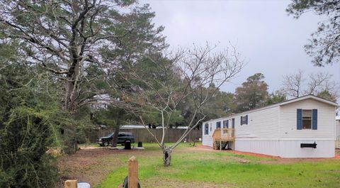Photo of 63 W Oleander Avenue, DeFuniak Springs, FL 32433 (MLS # 988367) Photo of 63 W Oleander Avenue, DeFuniak Springs, FL 32433 (MLS # 988367)