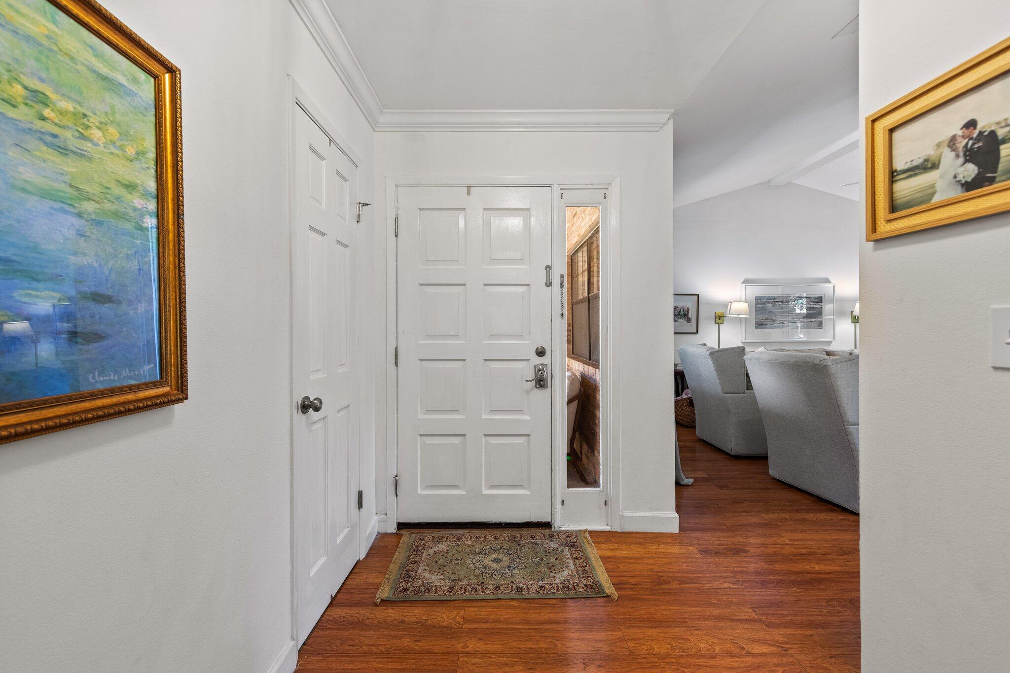 207 Oakwood Circle