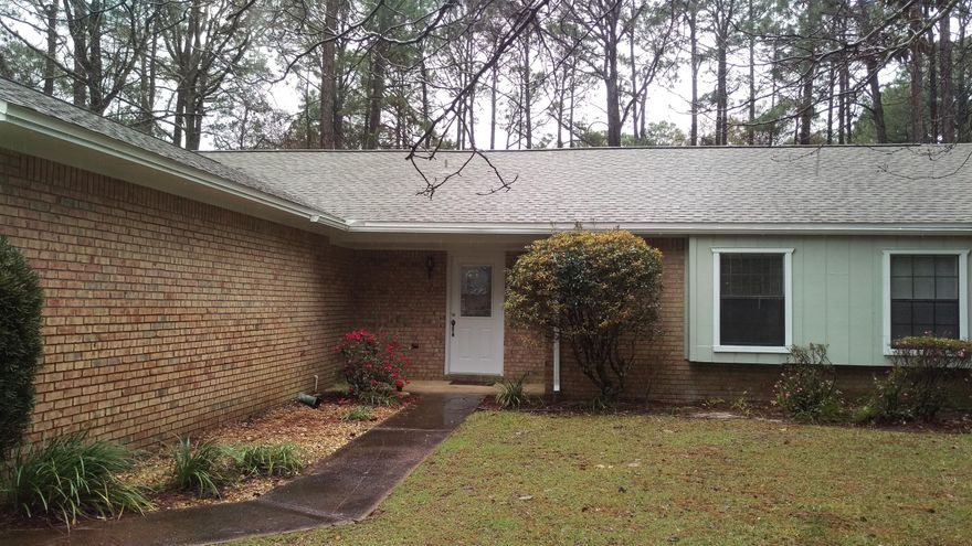 Comfortable Bluewater Bay home. Living features include: Vaulted living room ceiling, brick fireplace feature wall, separate dining room and flex or Florida Room. The kitchen has ample space for the addition of a breakfast area. Inside laundry room for added convenience. All bedrooms include carpet and ceiling fans with light fixtures. One of the guest bedrooms includes built in shelving. Master bath tub/shower toilet are separate from the dressing area and closet. Master bedroom features glass french doors to the spacious fenced back yard. Roof 2017; exterior paint 2017.