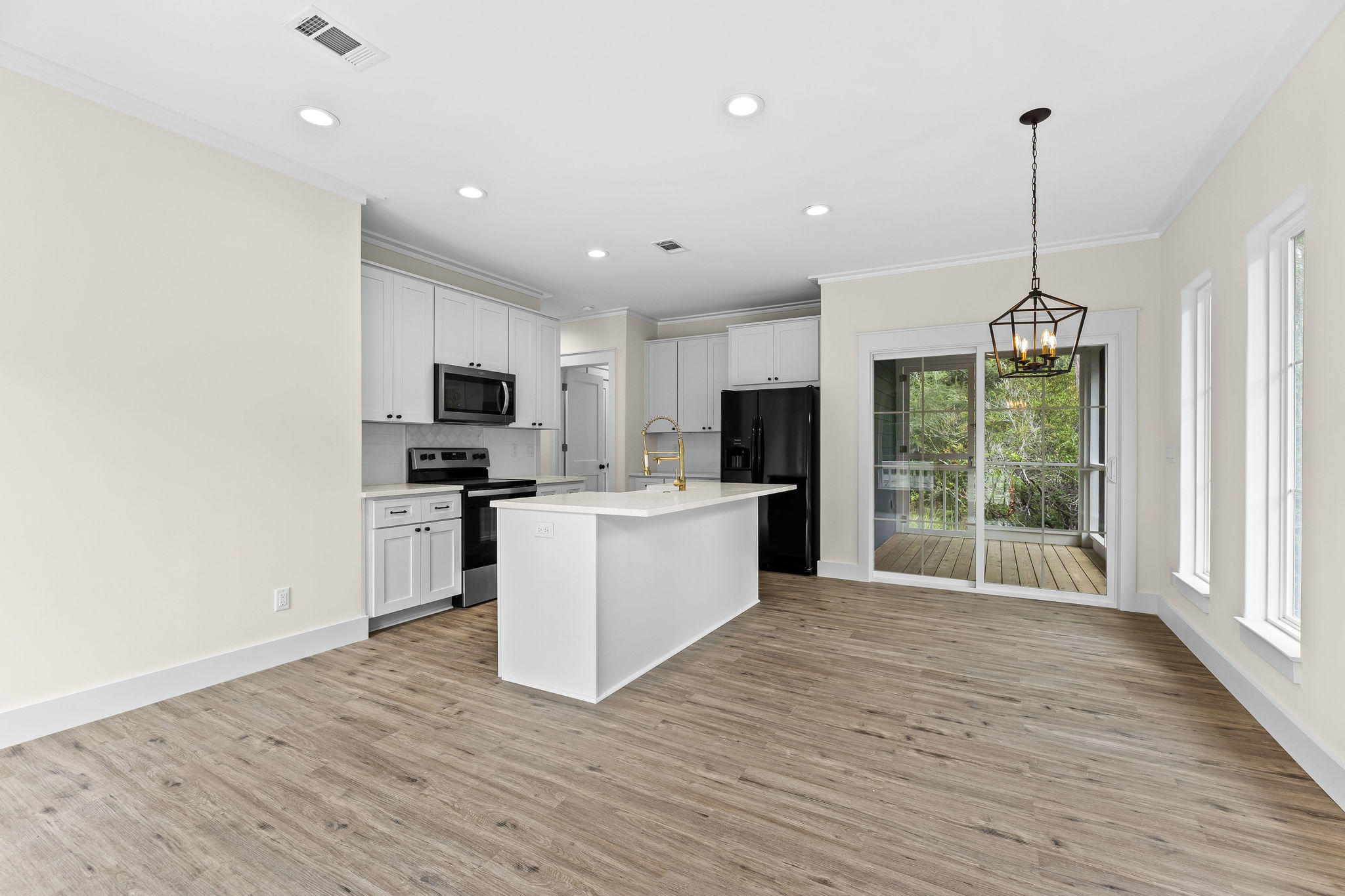 MAGNOLIA BEACH - Residential