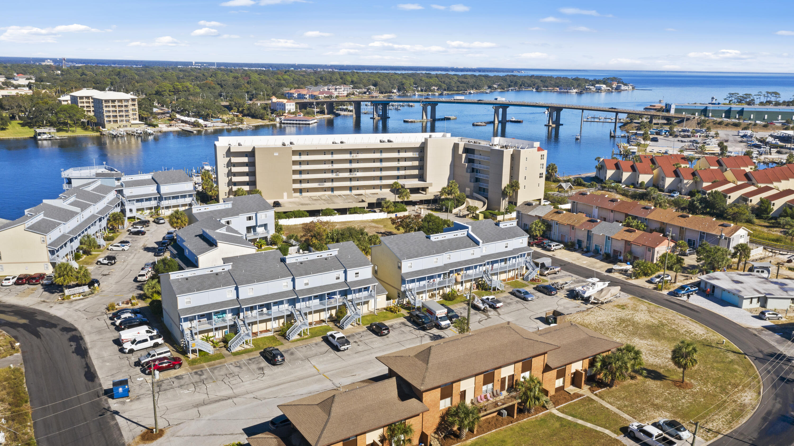 COMMODORES LANDING - Residential