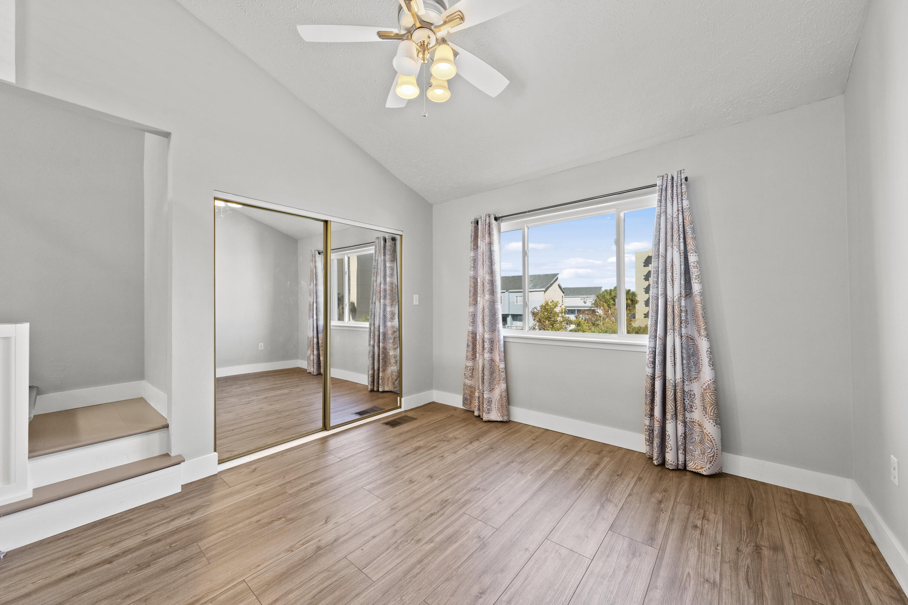 COMMODORES LANDING - Residential