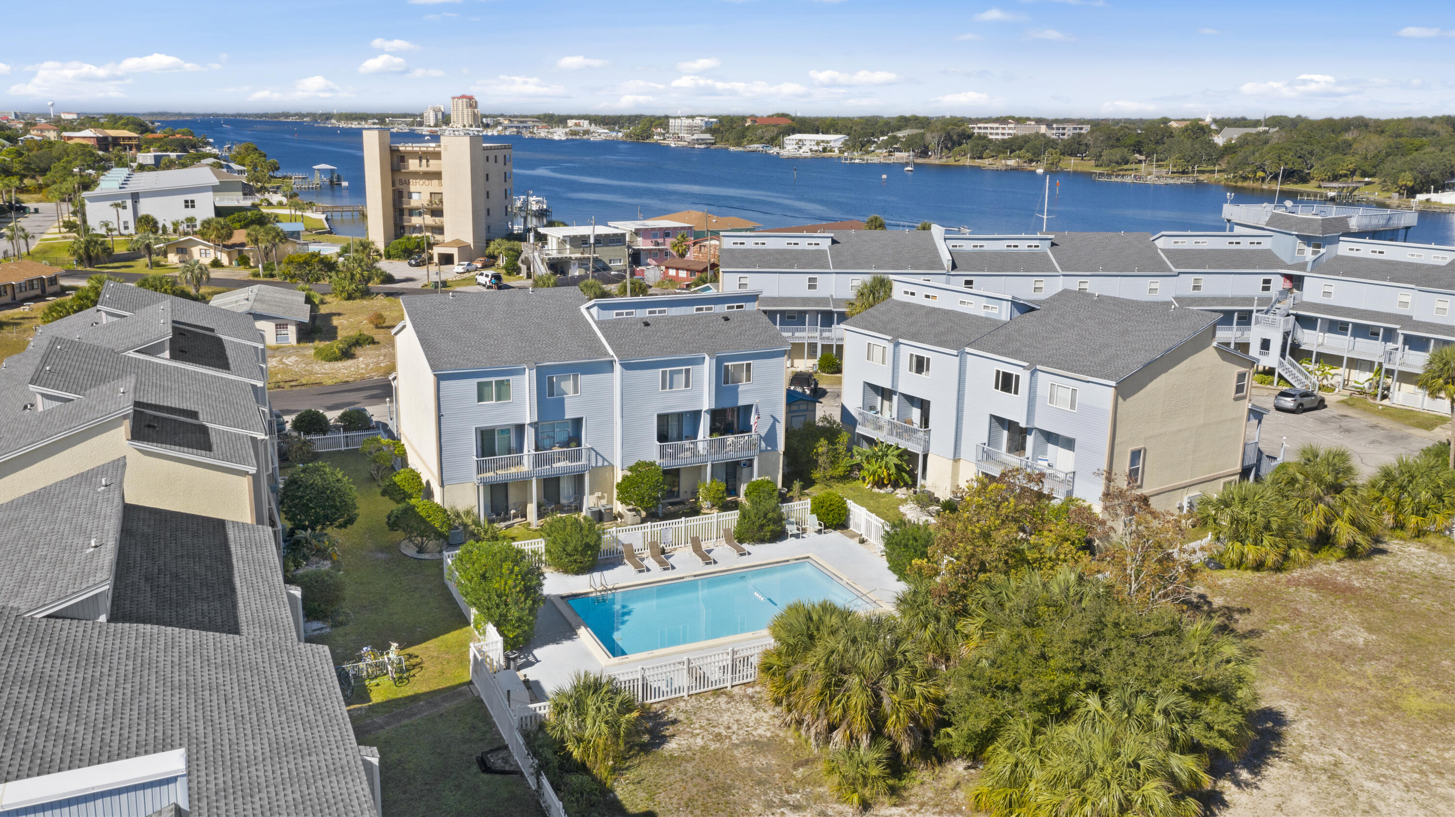 COMMODORES LANDING - Residential