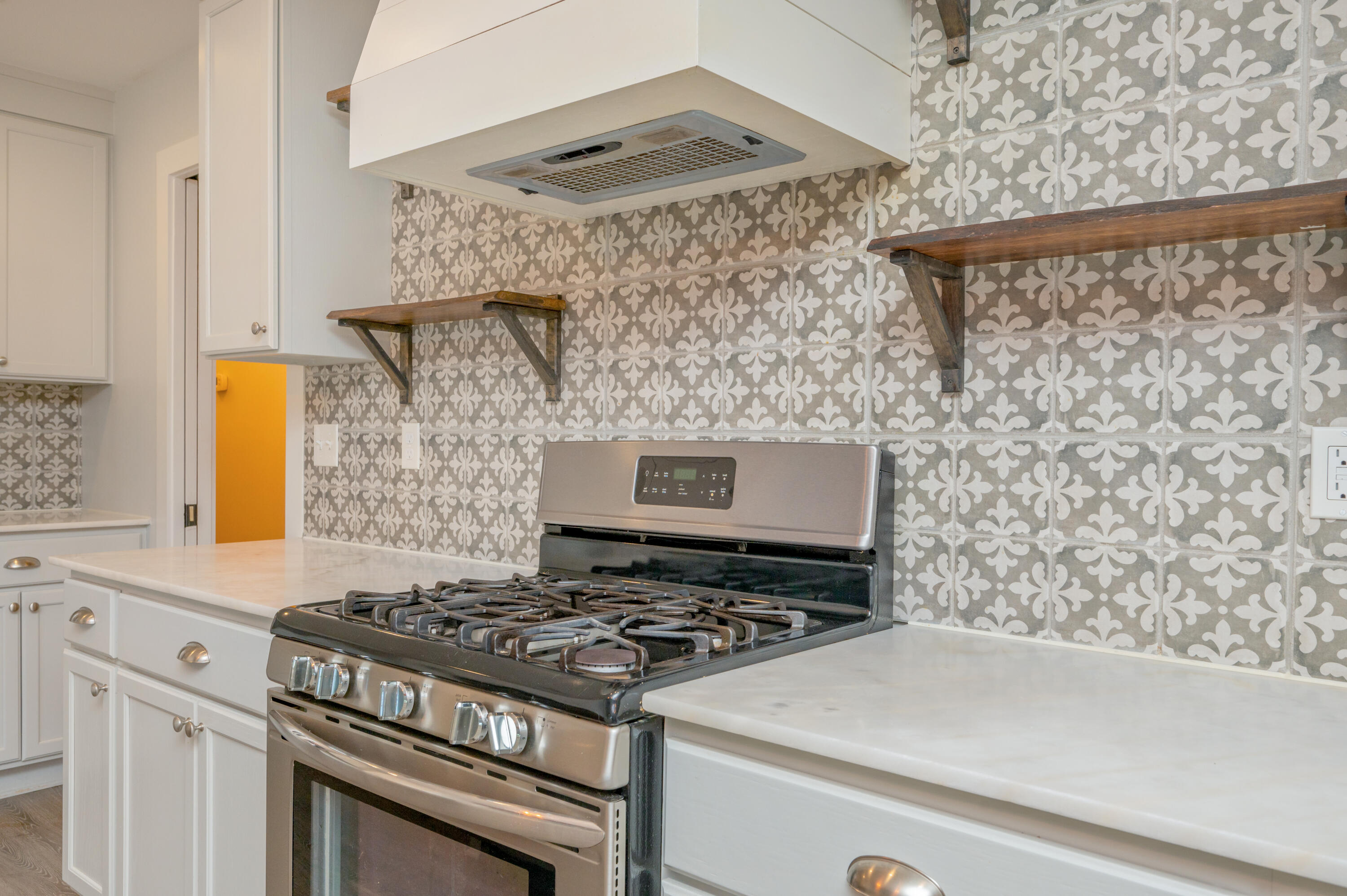 BAYOU WOODS 1ST ADDN - Residential Lease