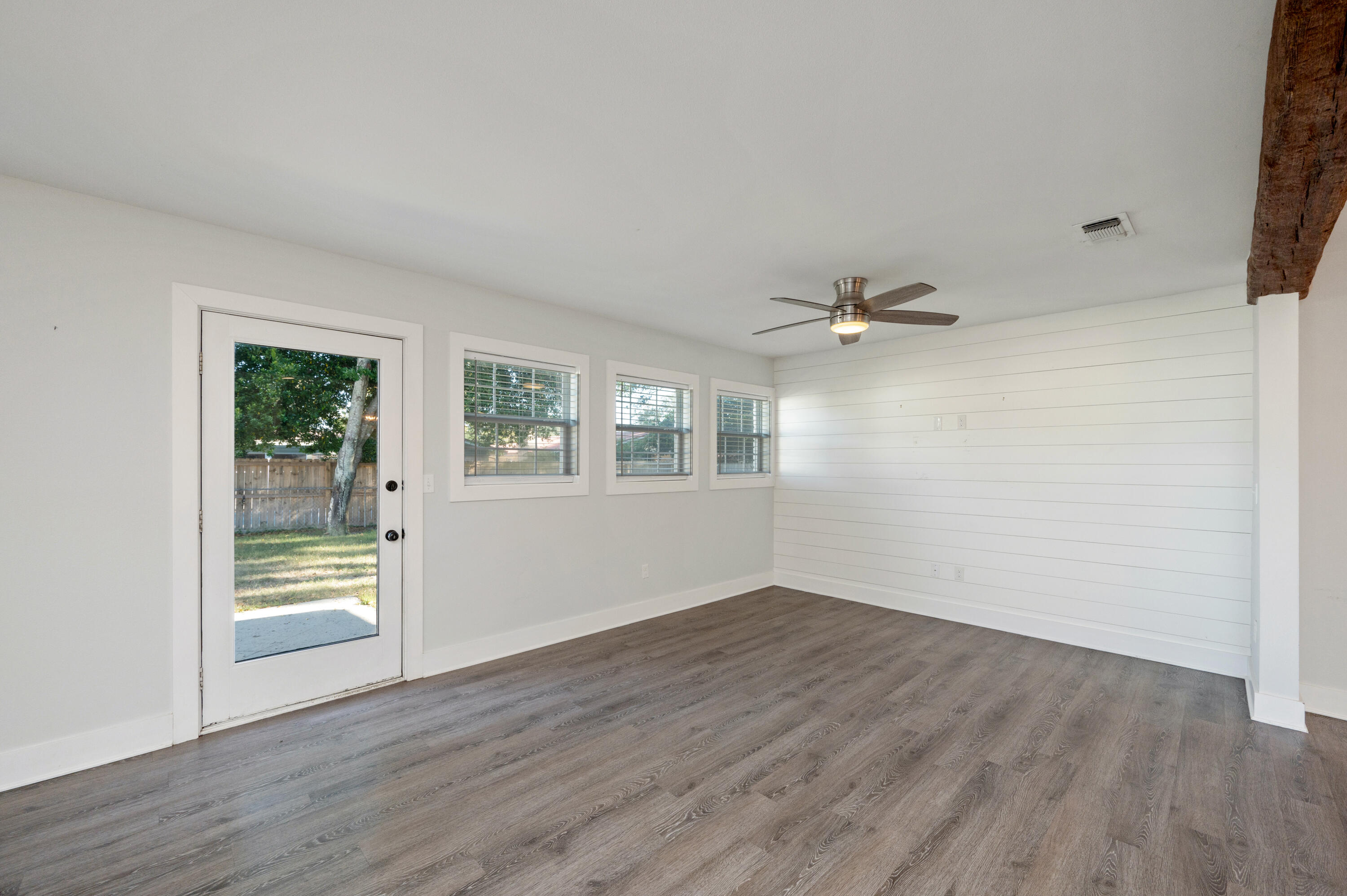 BAYOU WOODS 1ST ADDN - Residential Lease