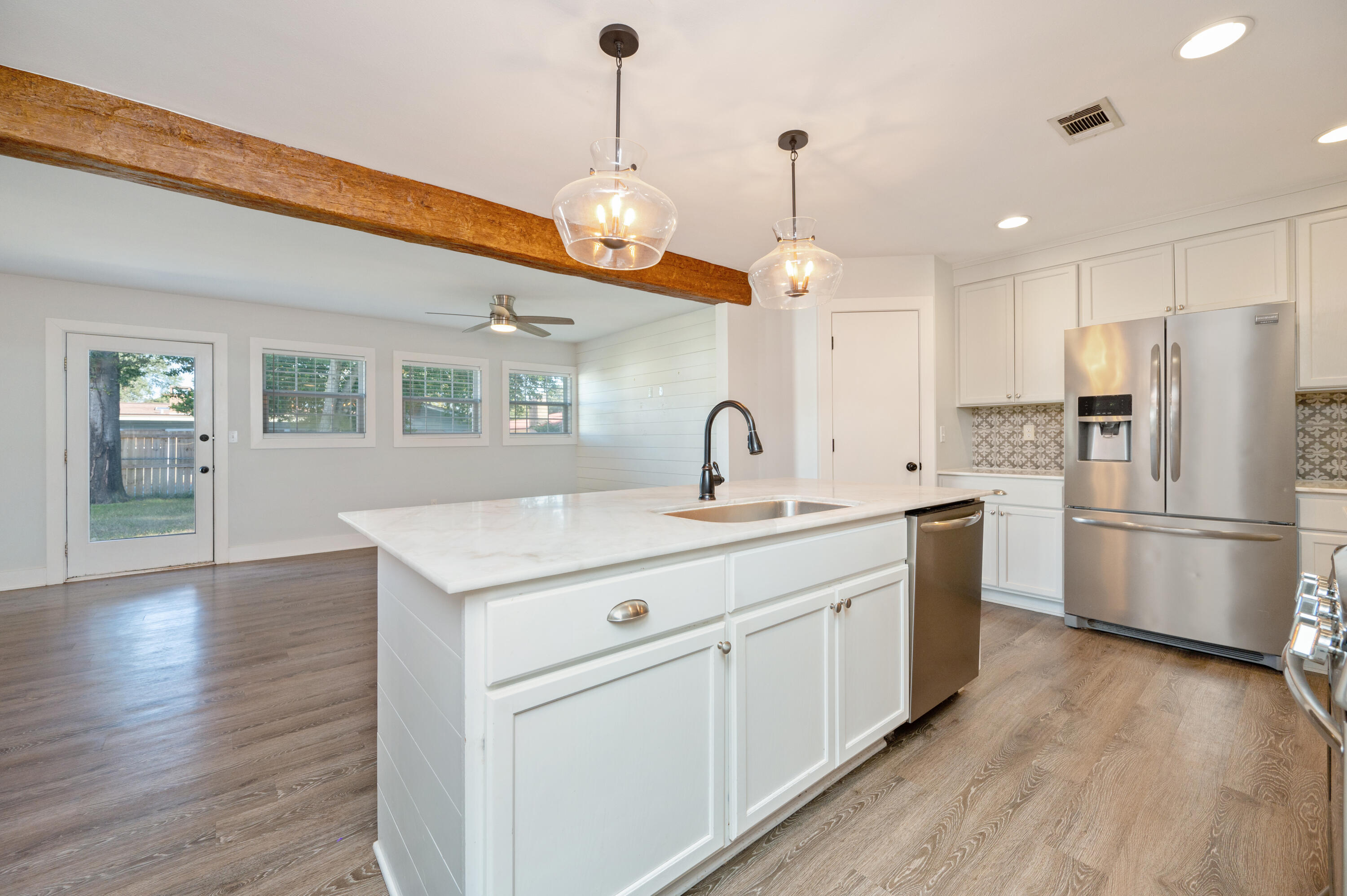 BAYOU WOODS 1ST ADDN - Residential Lease