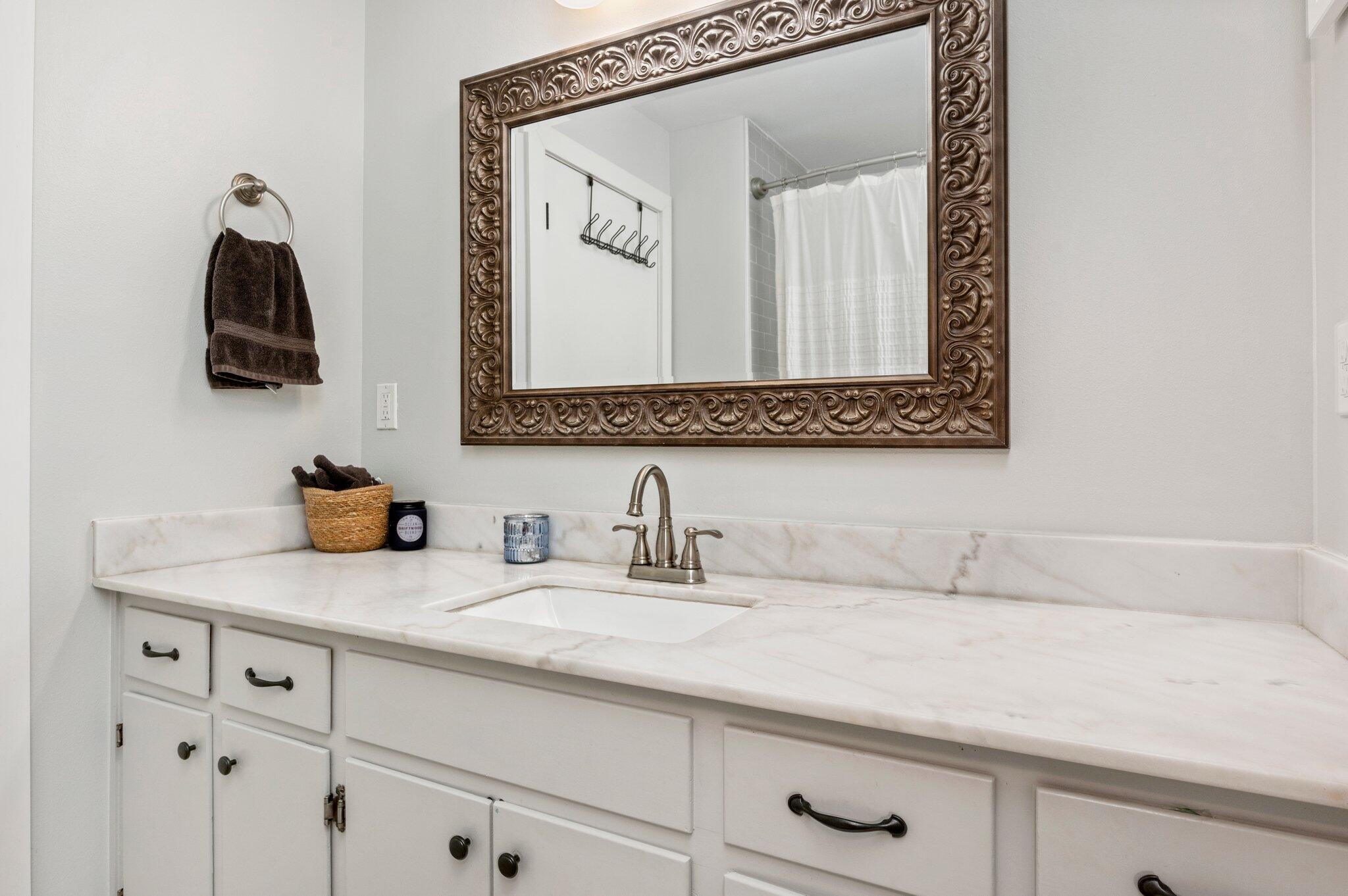 BAYOU WOODS 1ST ADDN - Residential Lease