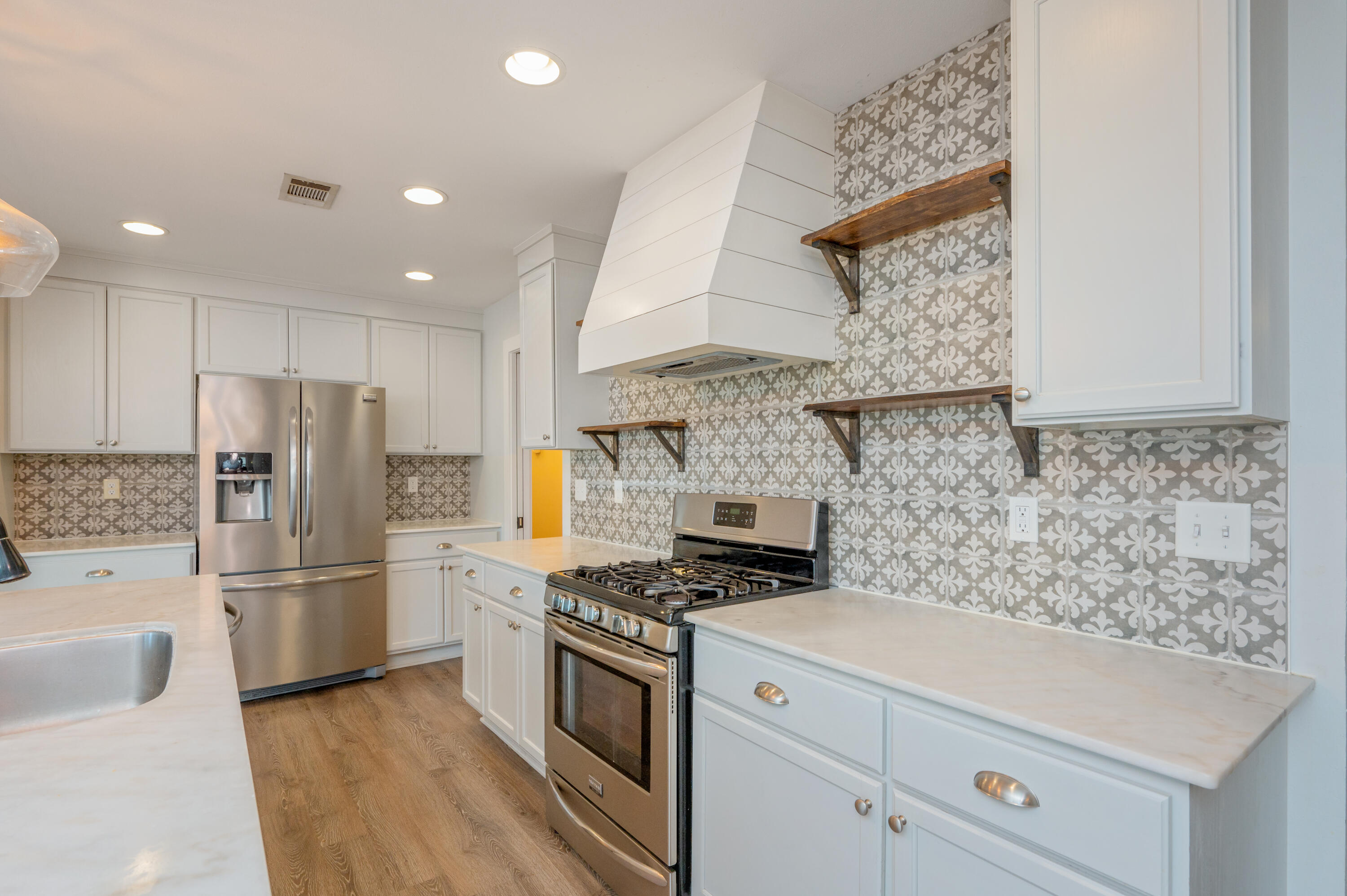 BAYOU WOODS 1ST ADDN - Residential Lease