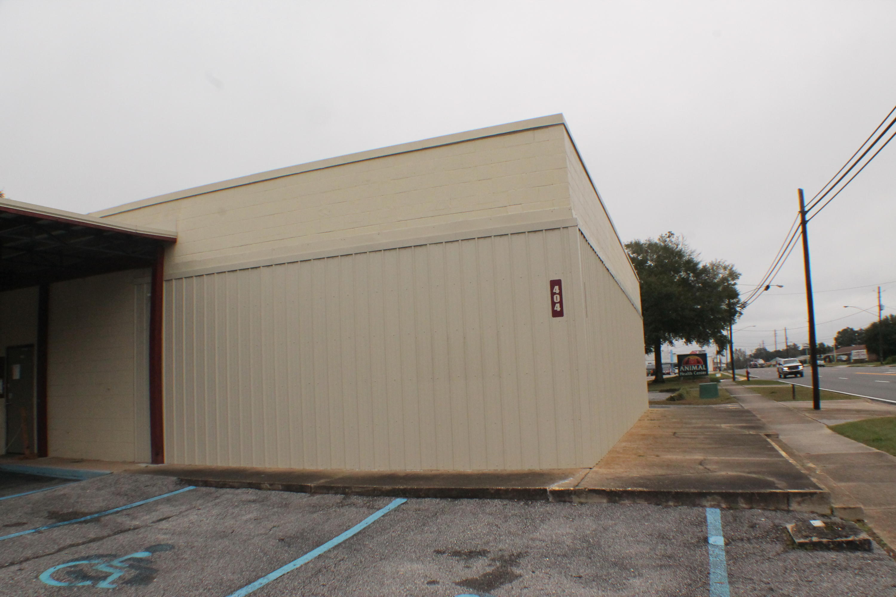 Main image without alt text