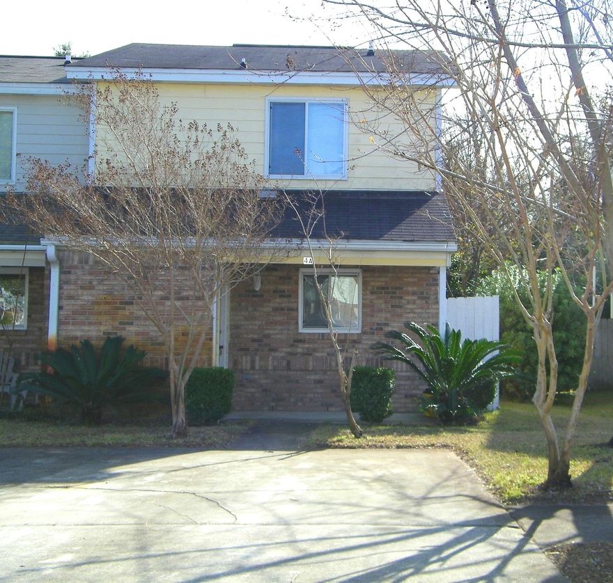 Two-story, end unit townhome. Easy lawn maintenance with lawn pump and sprinkler system. Spacious master bedroom. Walking distance to Pryor and Choctaw. Small pet allowed with non-refundable pet fee (no puppies or kittens allowed). Available for move in October 12.