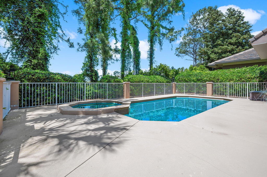 REGATTA BAY PATIO HOMES - Residential