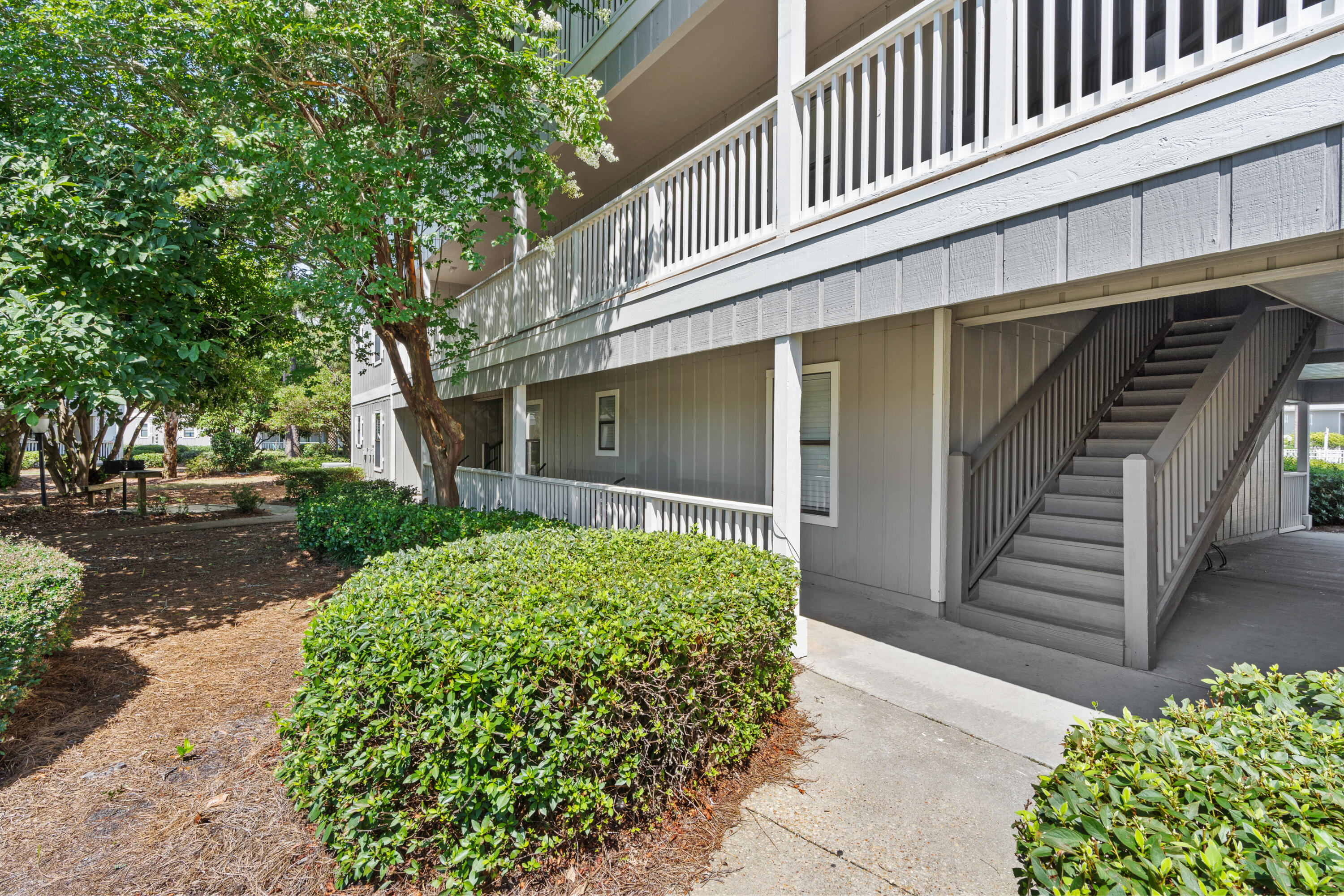 BEACHWOOD VILLAS CONDO PH 2 - Residential
