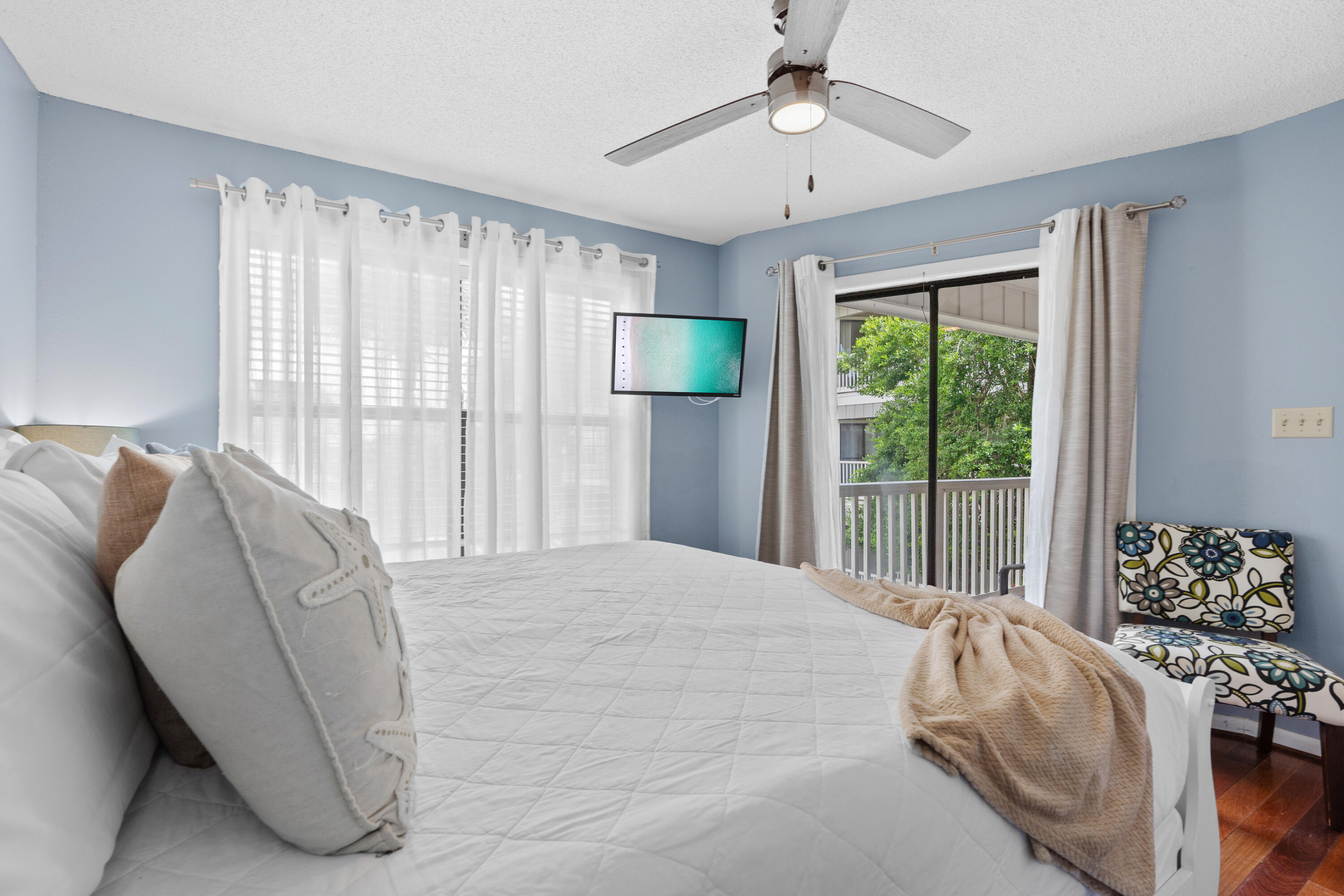 BEACHWOOD VILLAS CONDO PH 2 - Residential