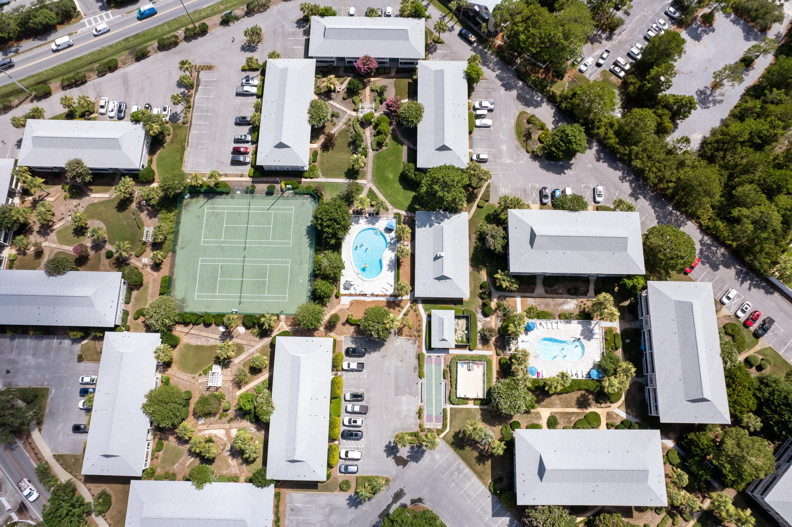 BEACHWOOD VILLAS CONDO PH 2 - Residential