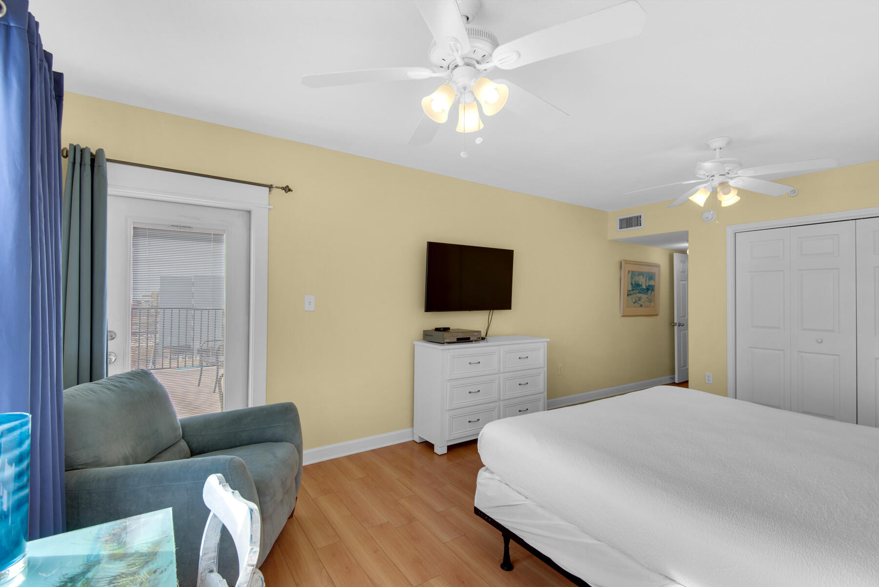 EMERALD TOWERS WEST CONDO - Residential