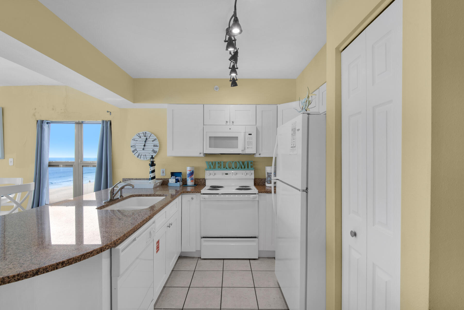 EMERALD TOWERS WEST CONDO - Residential