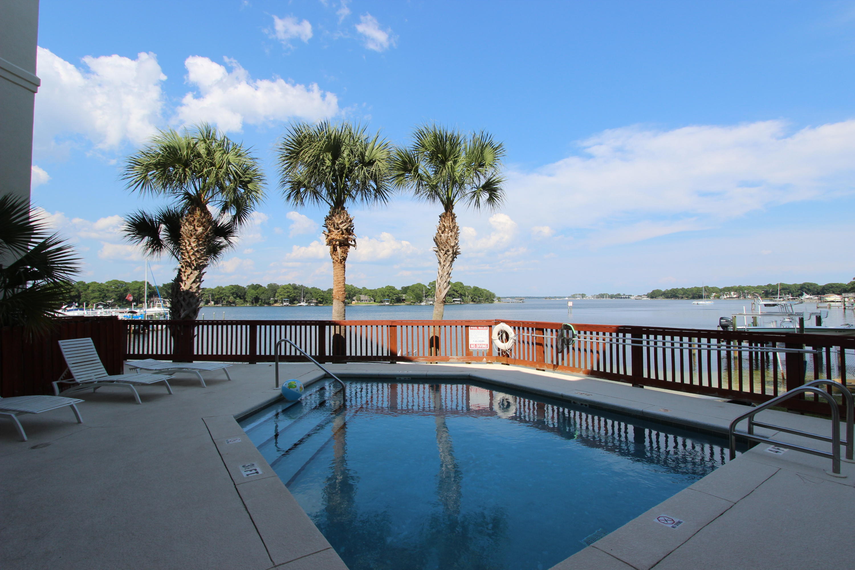 LAGUNA LANDING - Residential