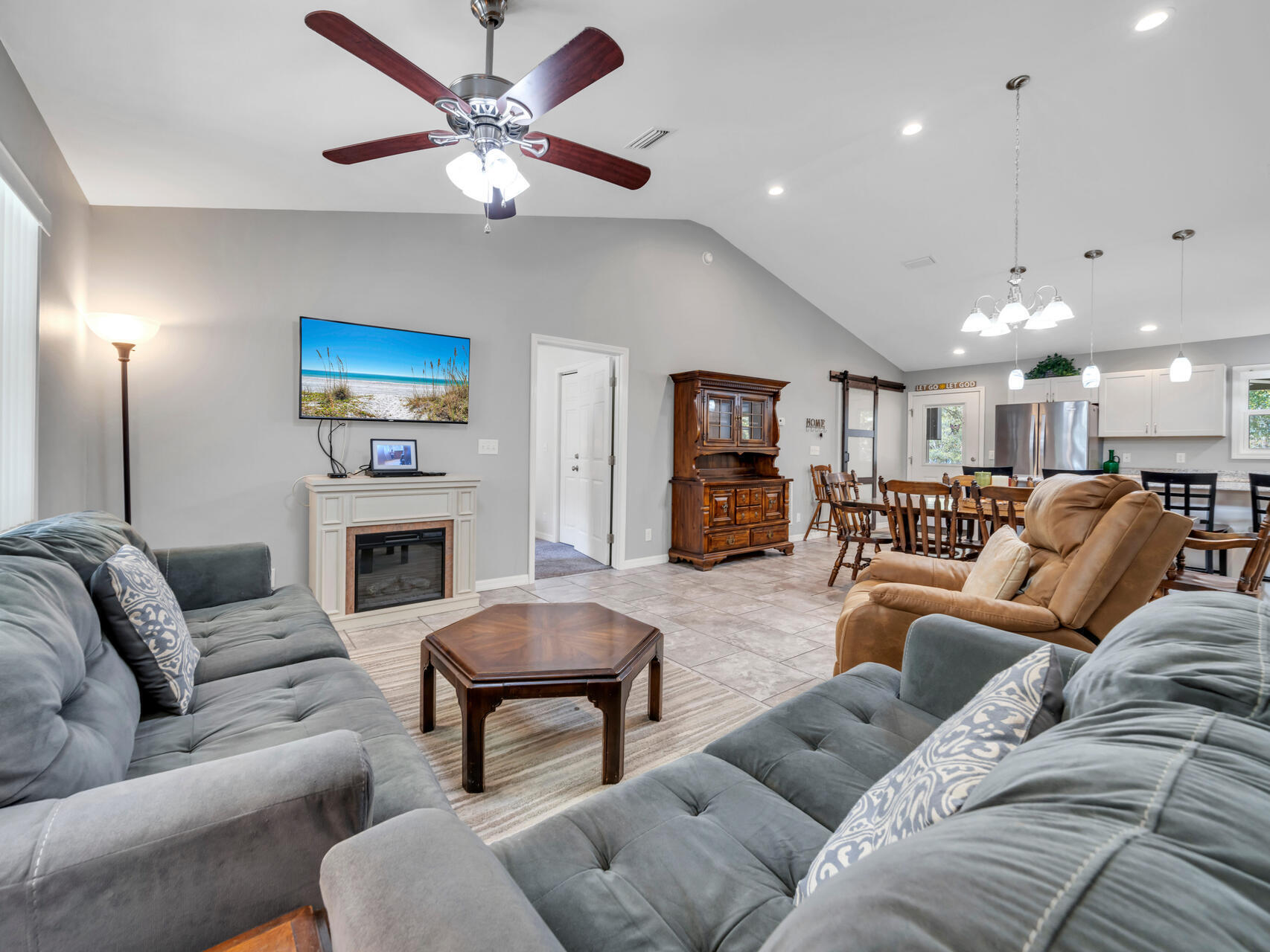 FOXES RUN 1ST ADDN - Residential