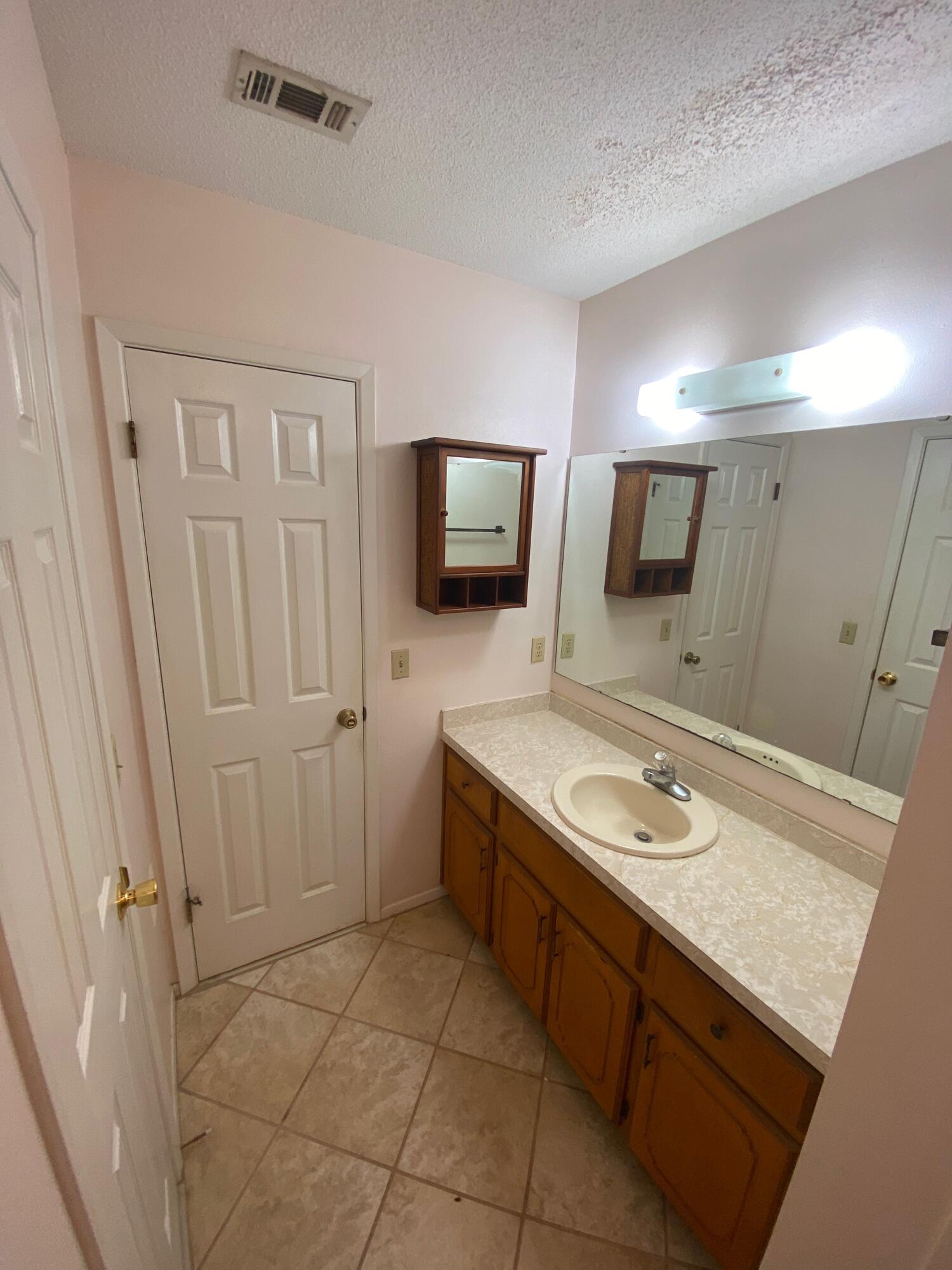 PORT DIXIE - Residential Lease