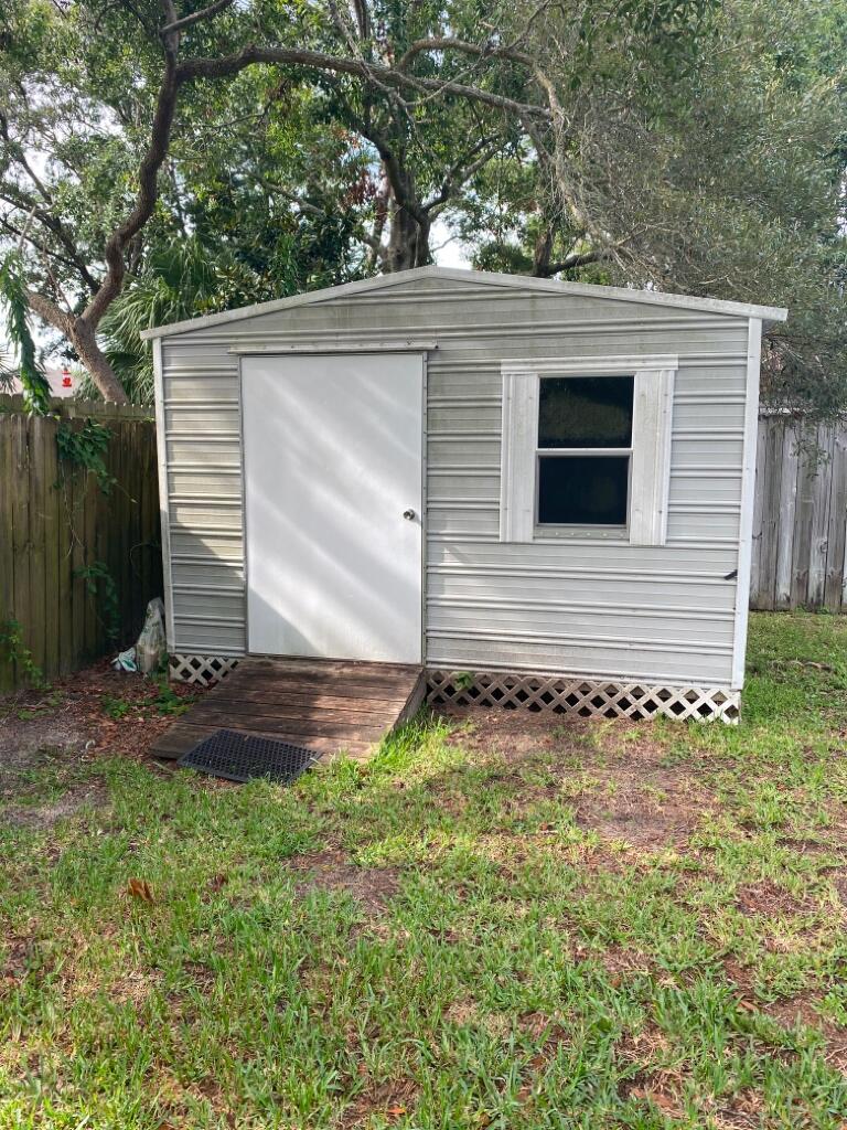 PORT DIXIE - Residential Lease