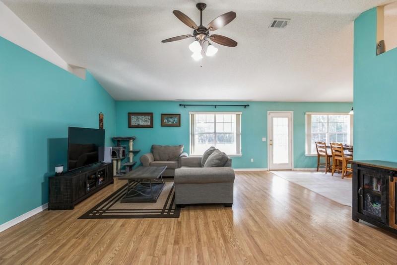 CHEROKEE BEND S/D - Residential