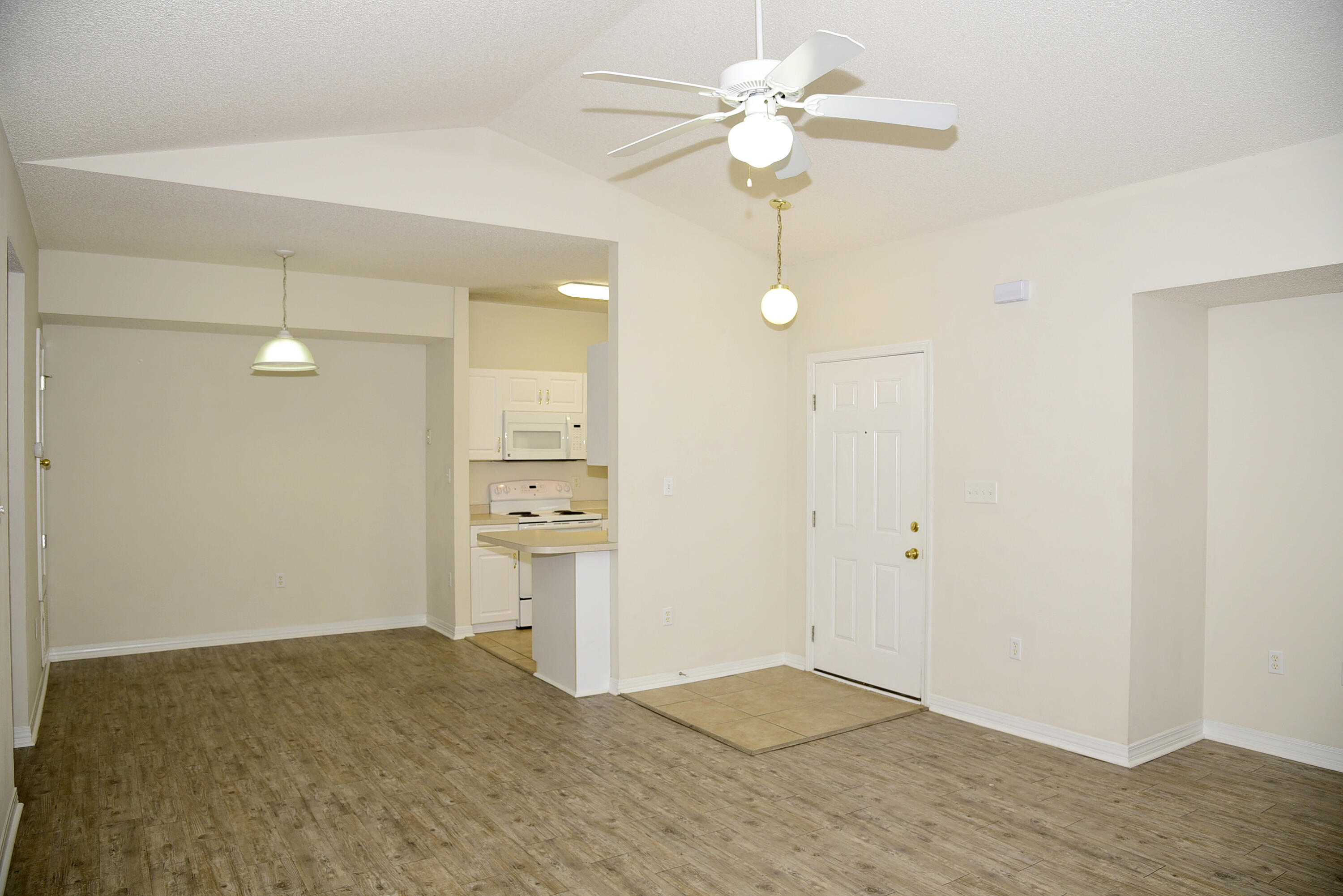 THE OAKS AT NICEVILLE PH I - Residential Lease