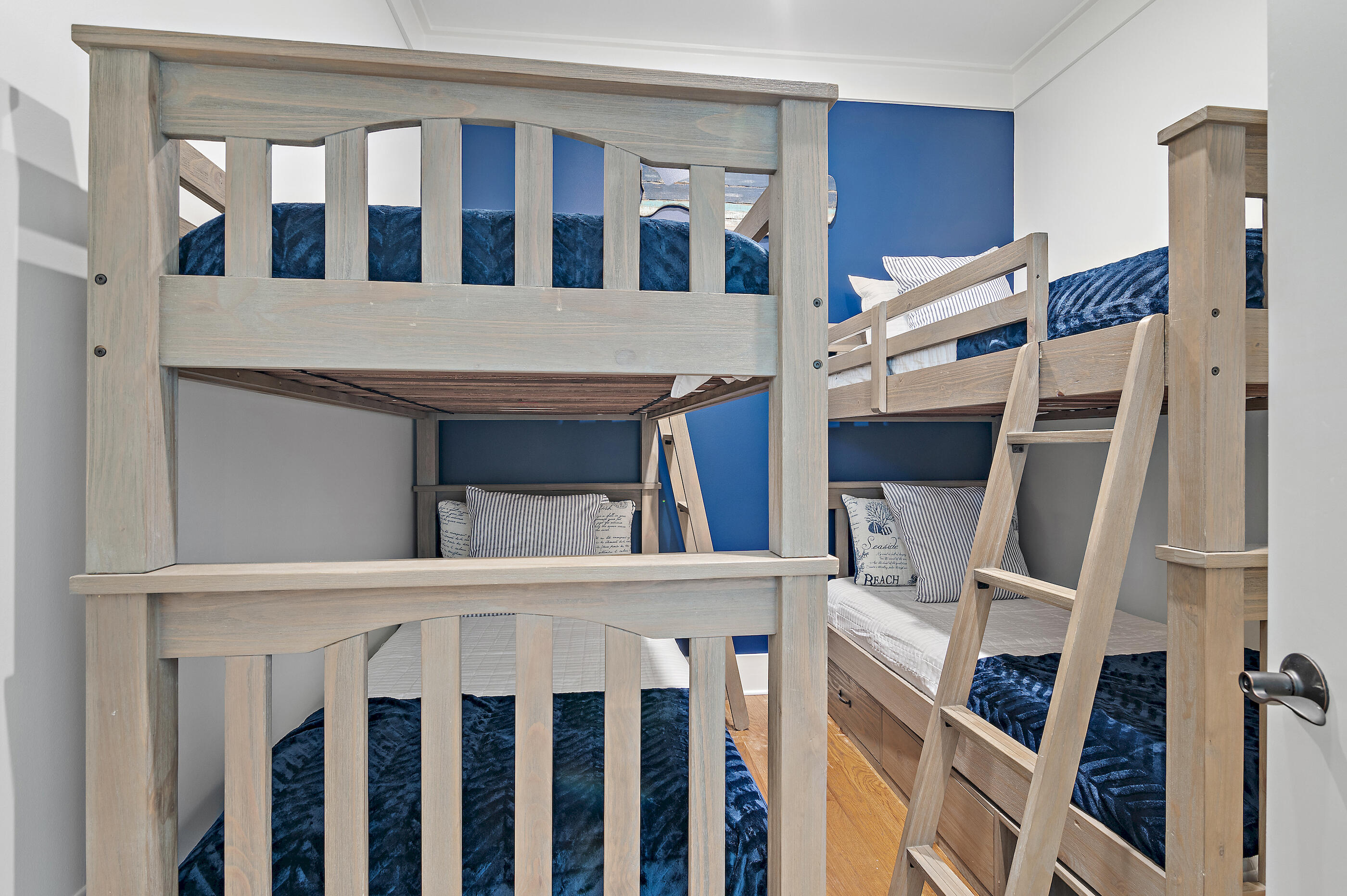 LAKESIDE AT BLUE MOUNTAIN BEACH - Residential