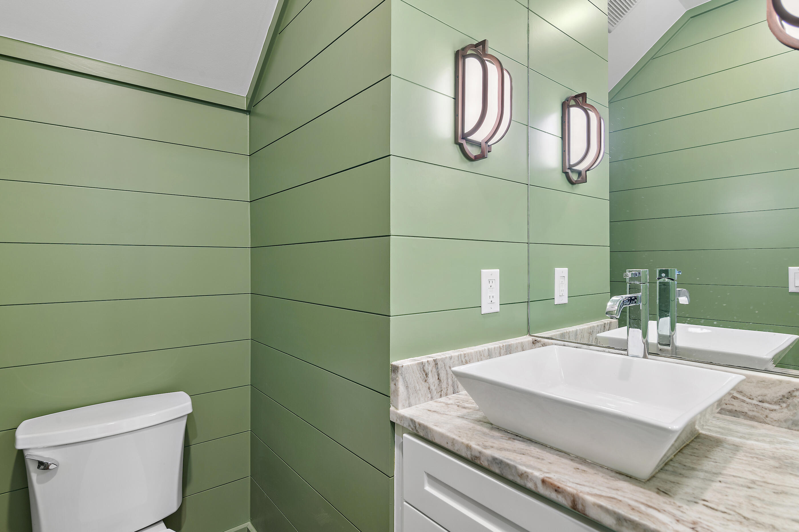 LAKESIDE AT BLUE MOUNTAIN BEACH - Residential