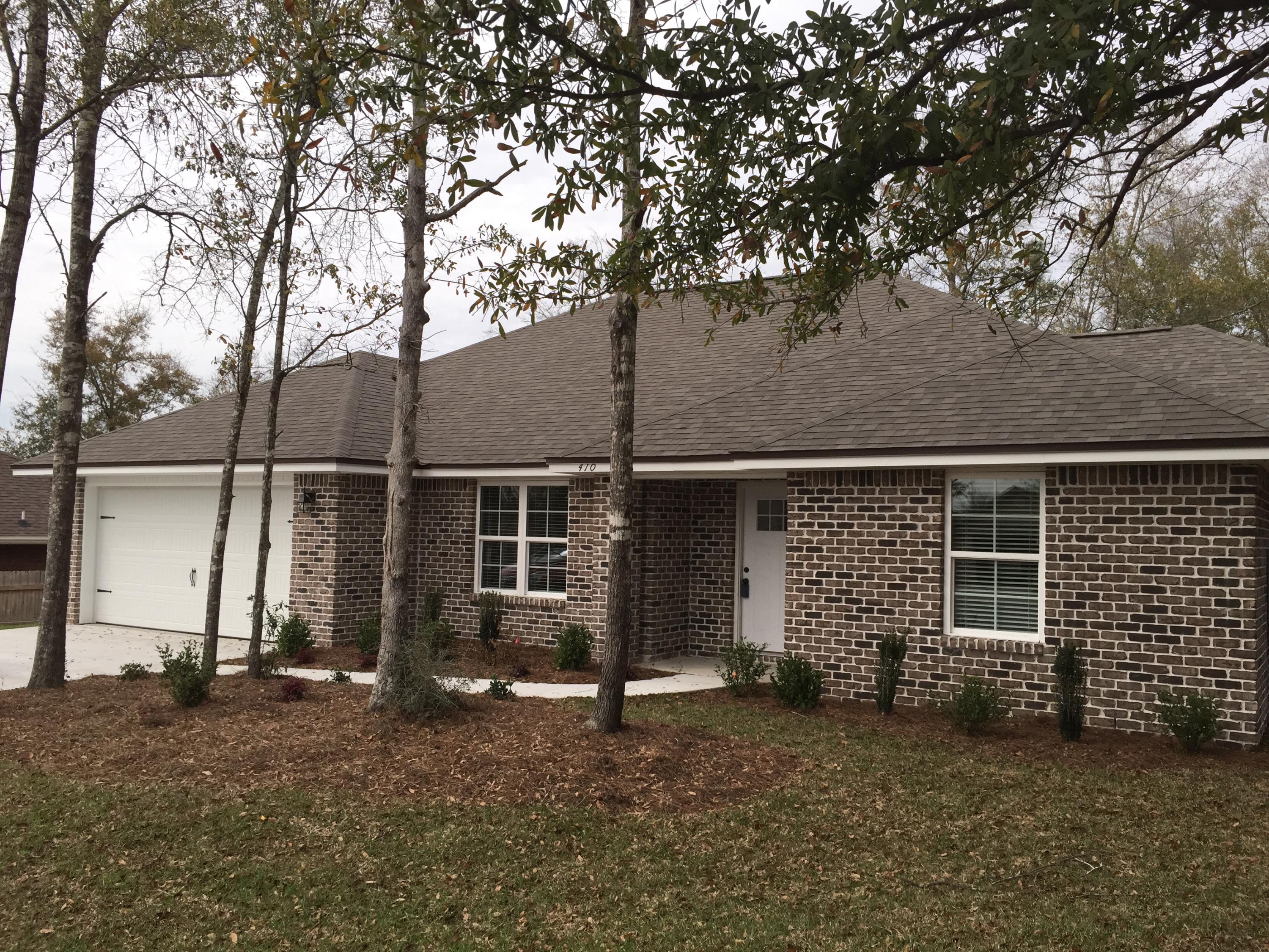 You must see this brick 3bd/2ba split floor plan featuring a study with 9'ceilings,porcelain tile and gorgeous kitchen with granite countertops and breakfast bar. Master suite offers 8'x4' tile shower with two shower heads, double vanities and large walk in closet. Enjoy your morning coffee on the covered lanai. Seller pays all closing costs with approved lender