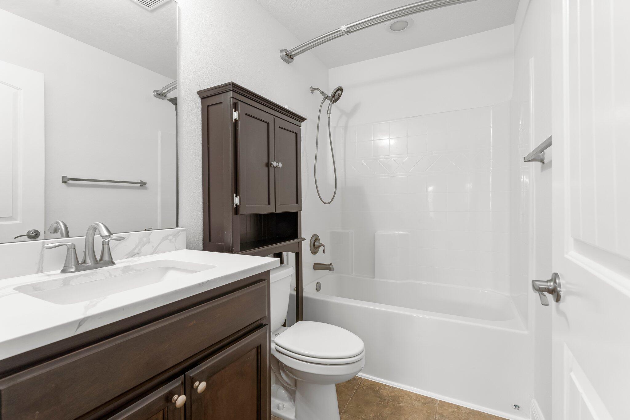 EAGLE BAY - Residential Lease