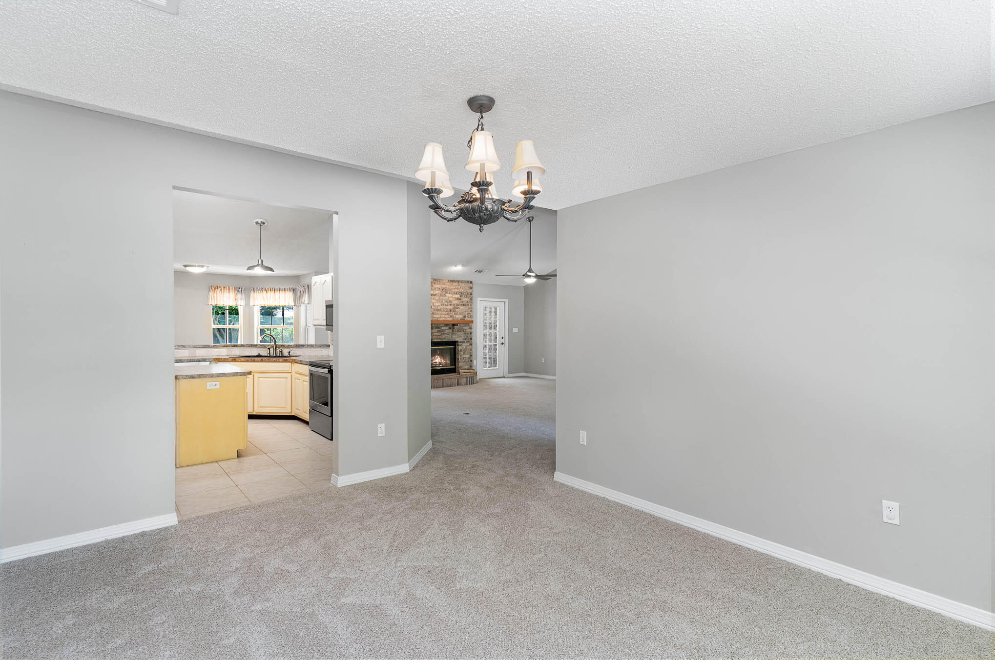 ROBLEDAL ESTATES - Residential