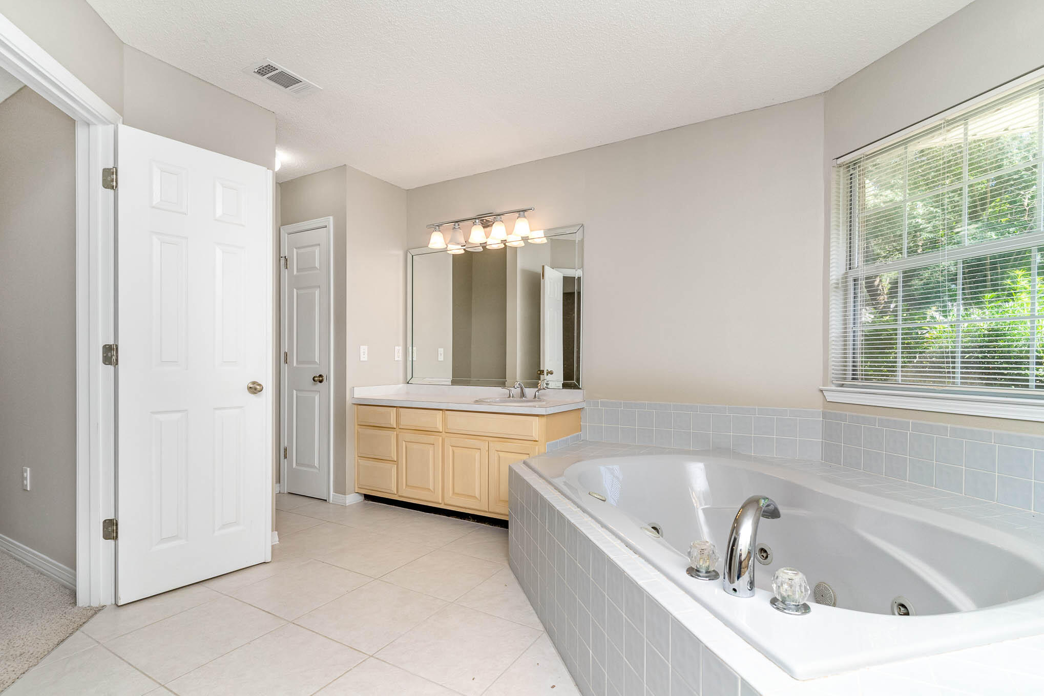 ROBLEDAL ESTATES - Residential