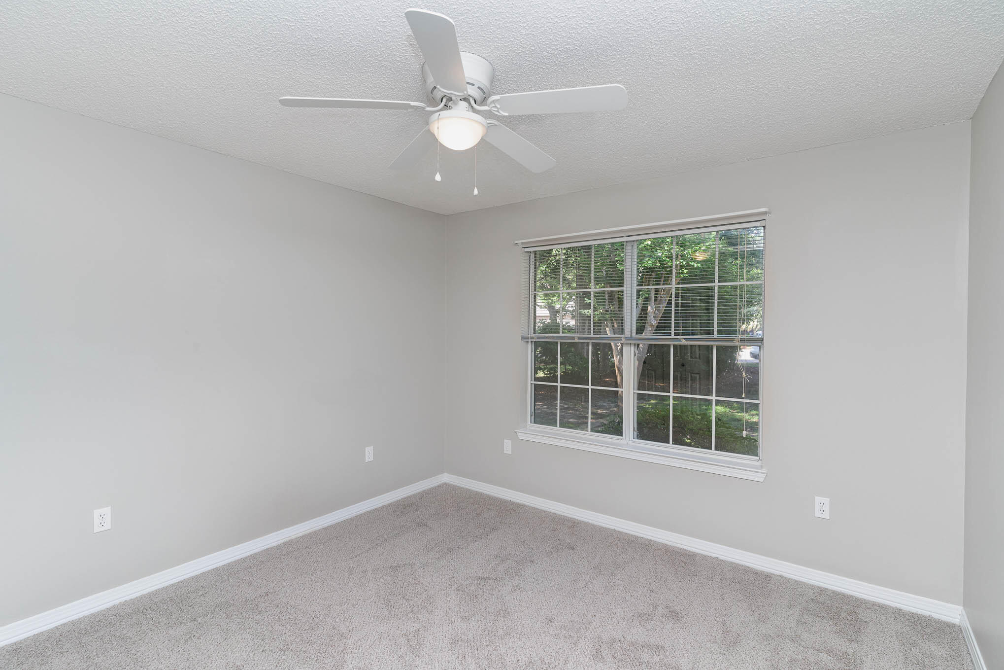 ROBLEDAL ESTATES - Residential