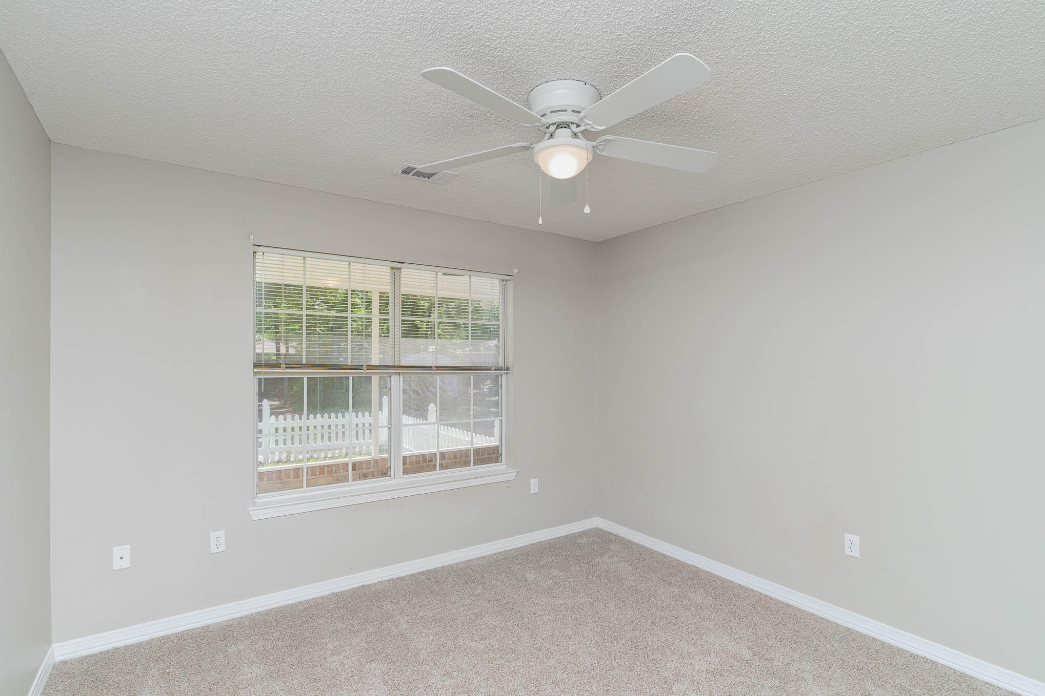 ROBLEDAL ESTATES - Residential