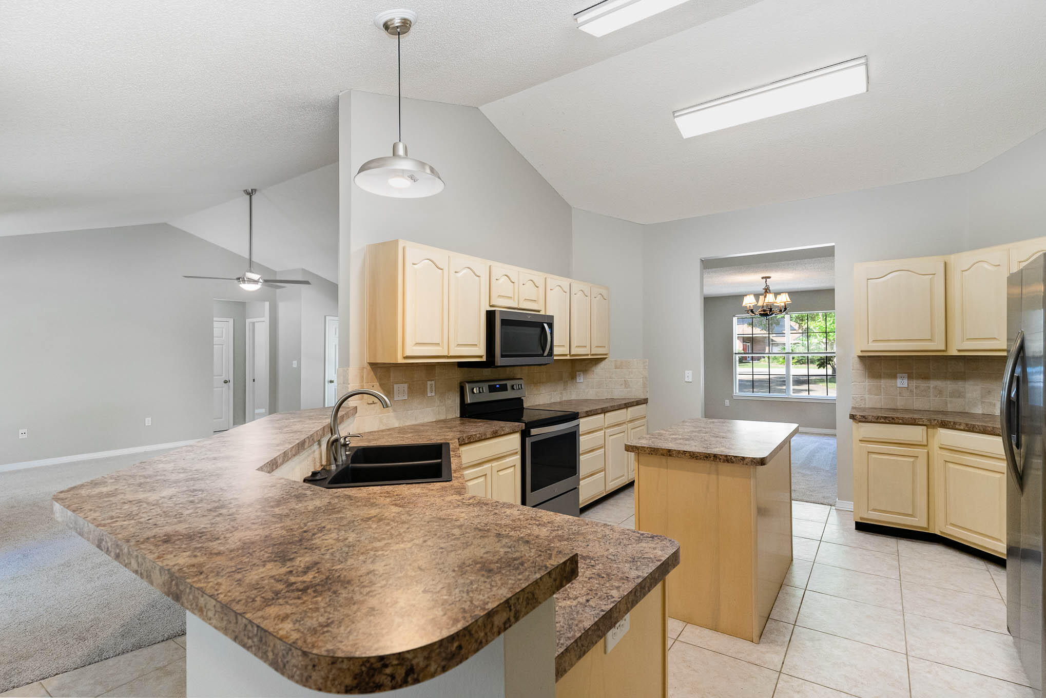 ROBLEDAL ESTATES - Residential