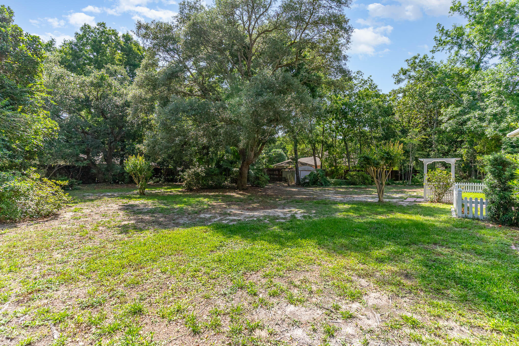 ROBLEDAL ESTATES - Residential