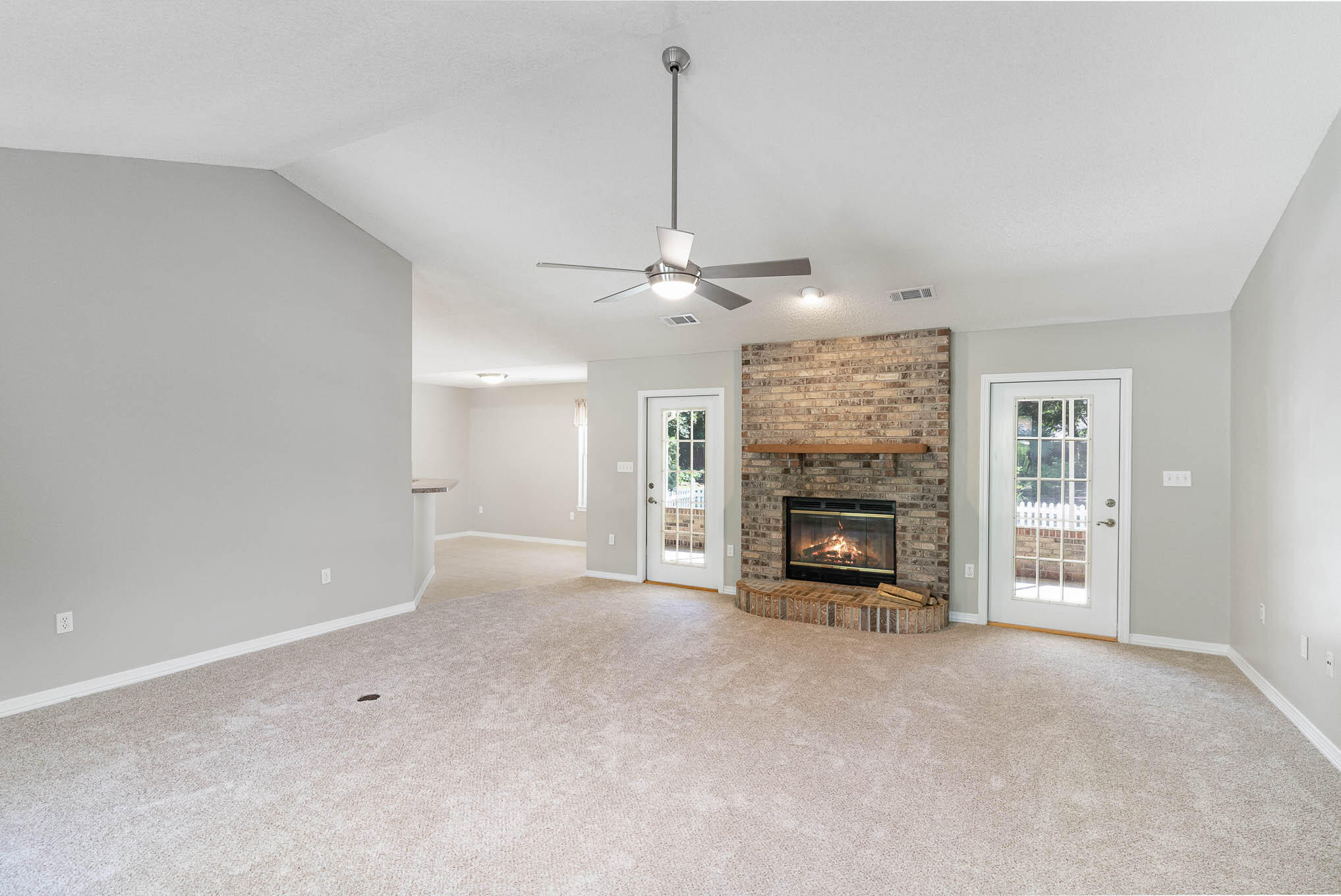 ROBLEDAL ESTATES - Residential