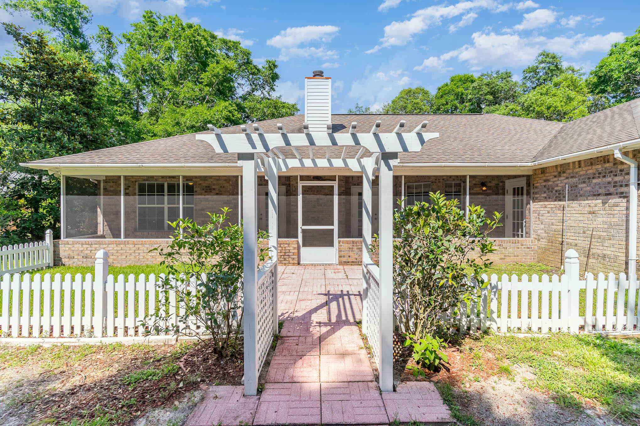 ROBLEDAL ESTATES - Residential