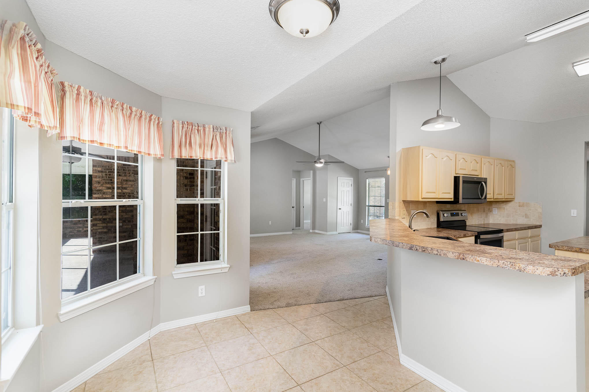 ROBLEDAL ESTATES - Residential