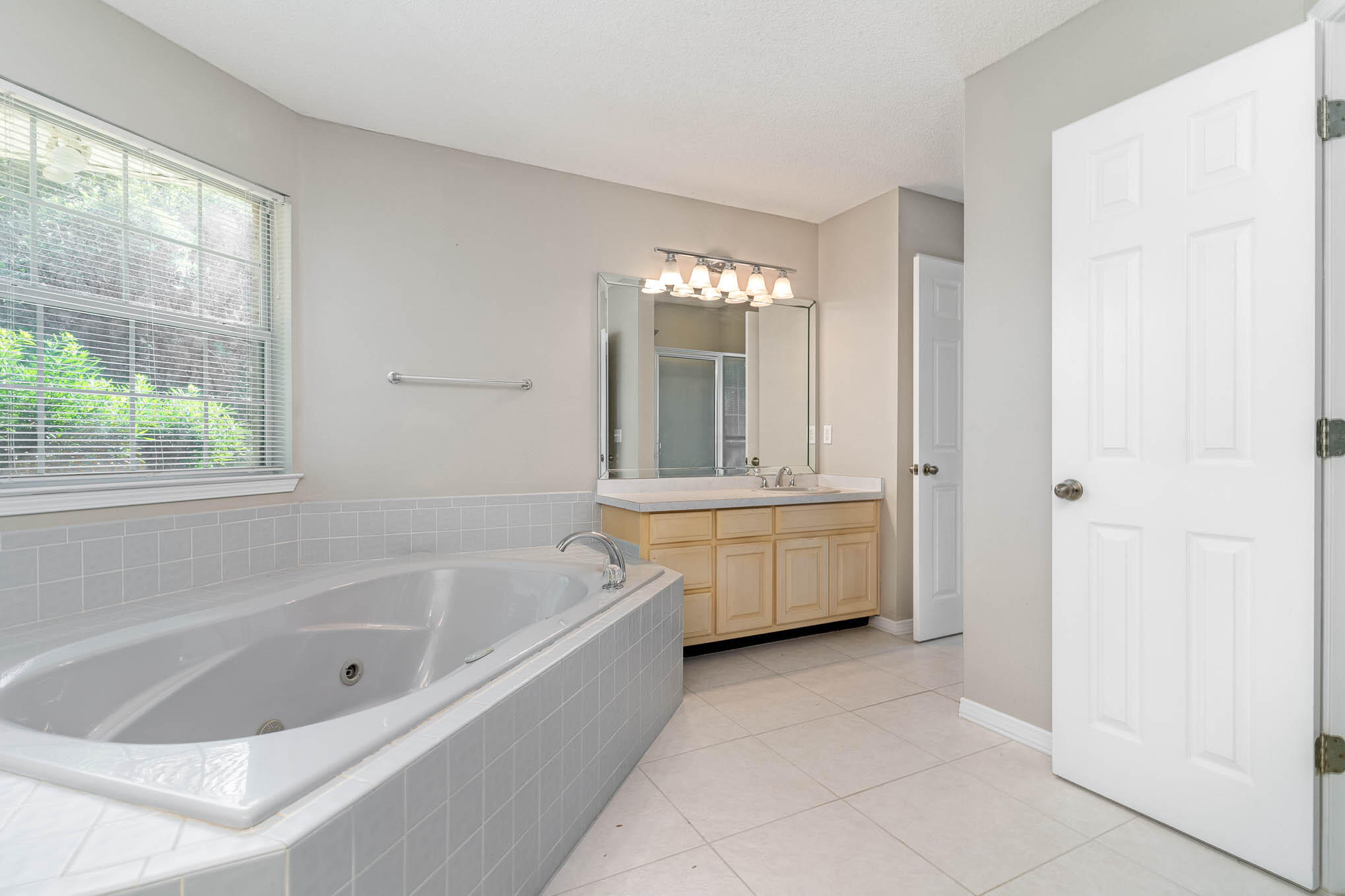 ROBLEDAL ESTATES - Residential