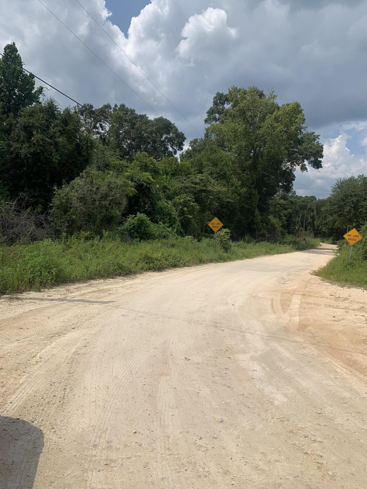 METES & BOUNDS - Land