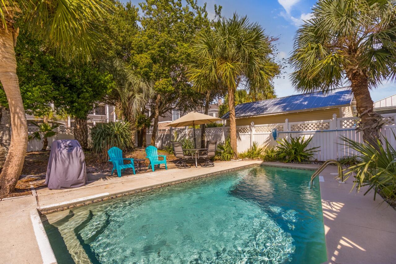 Courtyard at Crystal Beach - Residential